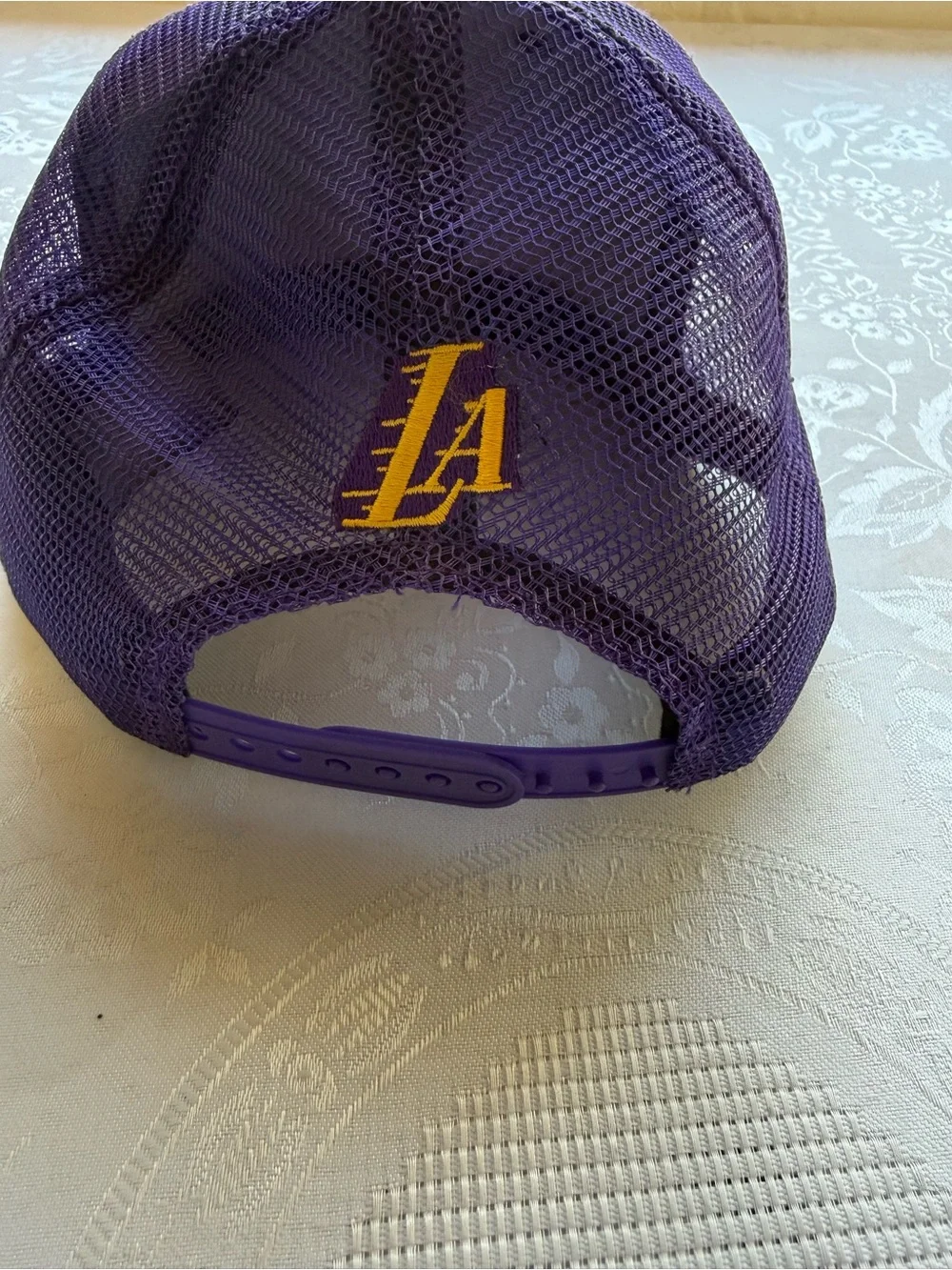 The Los Angeles LAKERS Mesh Hat Cup Purple/Yellow Embroidered OSFM Ultra Game